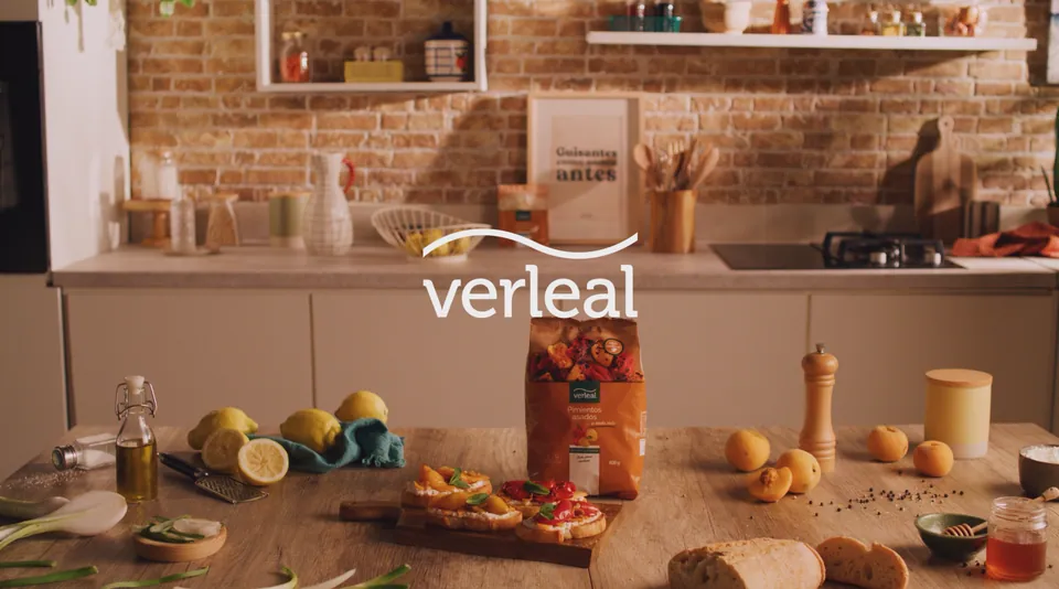 La mesa del set con productos Verleal.